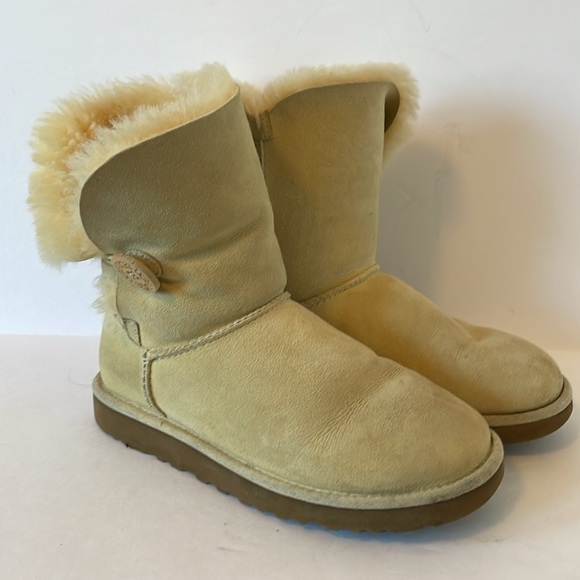 UGG Boot Women’s size  7 - Picture 2 of 8